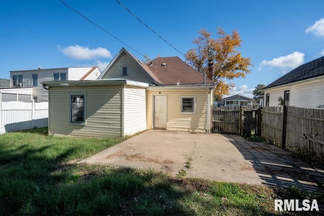 913 S 12TH Street, Herrin, IL 62948