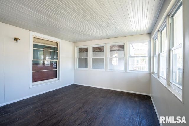 913 S 12TH Street, Herrin, IL 62948