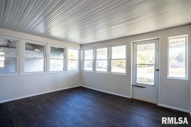 913 S 12TH Street, Herrin, IL 62948