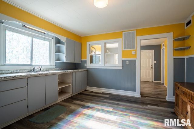 913 S 12TH Street, Herrin, IL 62948