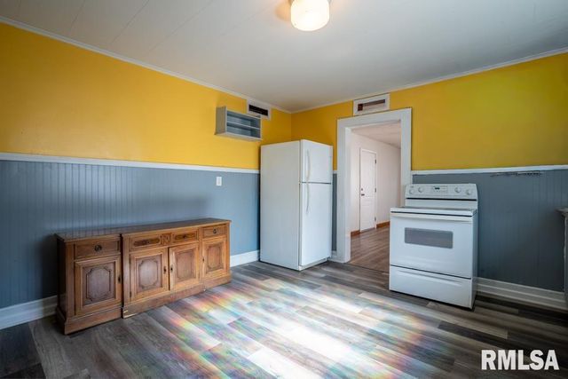 913 S 12TH Street, Herrin, IL 62948