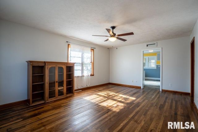 913 S 12TH Street, Herrin, IL 62948