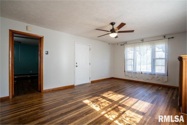 913 S 12TH Street, Herrin, IL 62948