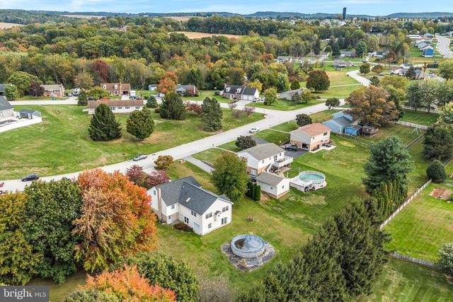 142 SUGARBOOT LN, Hanover, PA 17331