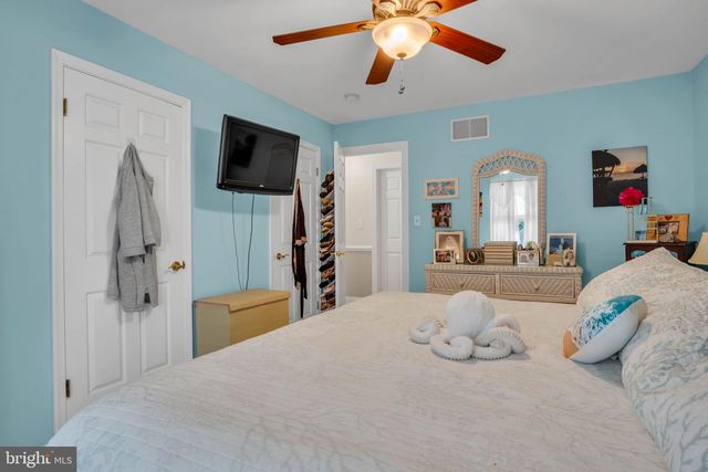 142 SUGARBOOT LN, Hanover, PA 17331