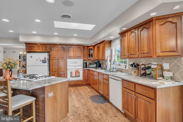 142 SUGARBOOT LN, Hanover, PA 17331