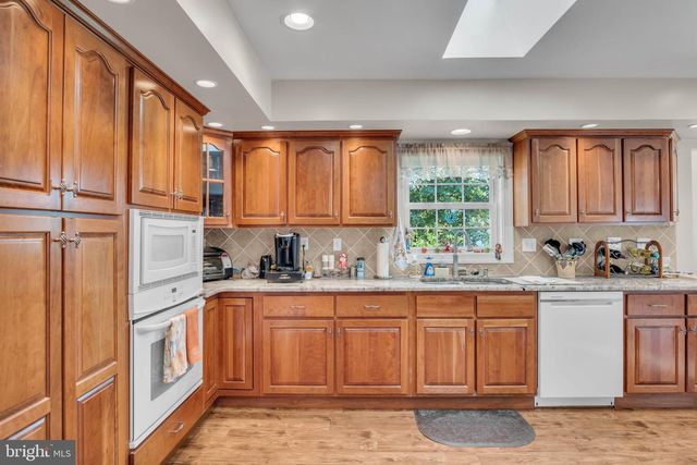 142 SUGARBOOT LN, Hanover, PA 17331