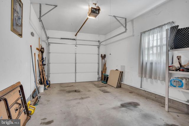 142 SUGARBOOT LN, Hanover, PA 17331