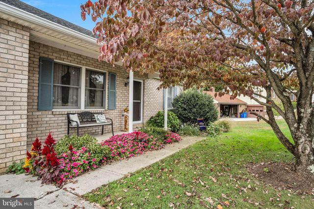 142 SUGARBOOT LN, Hanover, PA 17331