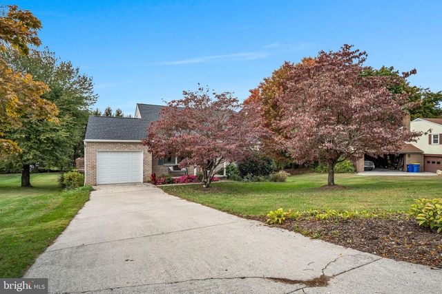 142 SUGARBOOT LN, Hanover, PA 17331