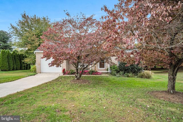 142 SUGARBOOT LN, Hanover, PA 17331