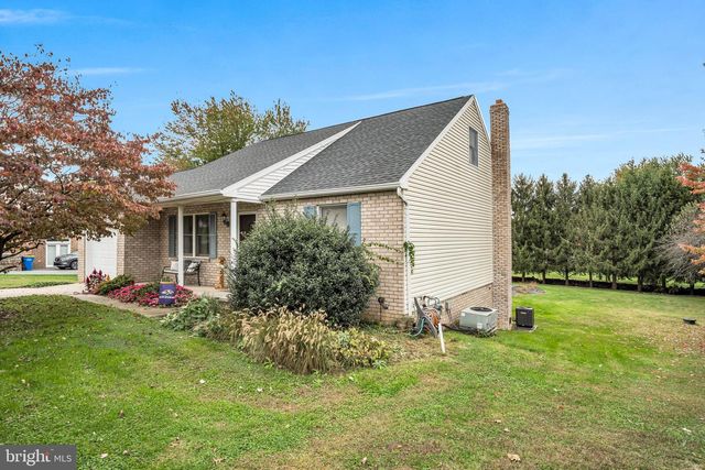 142 SUGARBOOT LN, Hanover, PA 17331