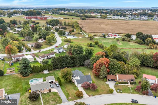 142 SUGARBOOT LN, Hanover, PA 17331
