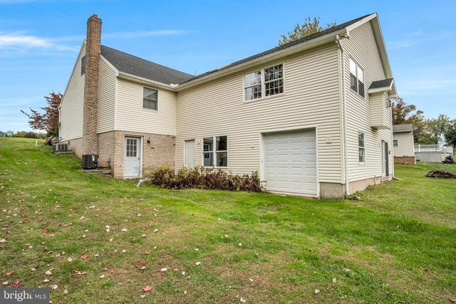 142 SUGARBOOT LN, Hanover, PA 17331
