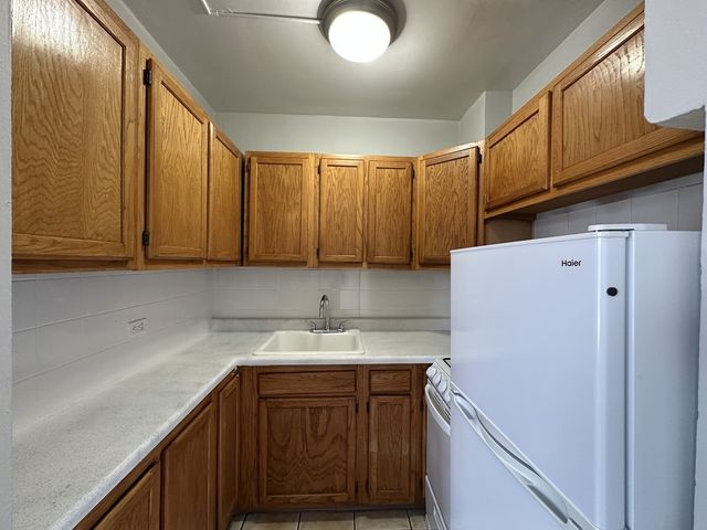 661 W Sheridan Road 801, Chicago, IL 60613