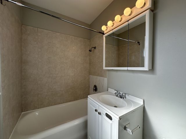 661 W Sheridan Road 801, Chicago, IL 60613