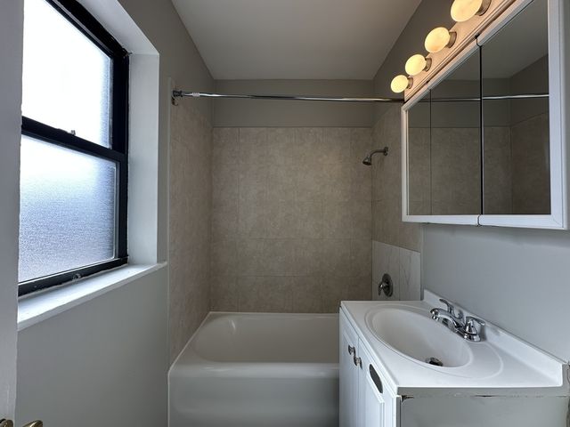 661 W Sheridan Road 801, Chicago, IL 60613