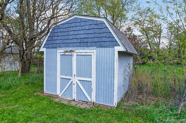 1180 N Hurd Road, Ortonville, MI 48462