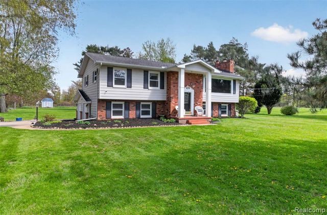 1180 N Hurd Road, Ortonville, MI 48462