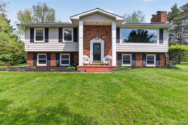 1180 N Hurd Road, Ortonville, MI 48462