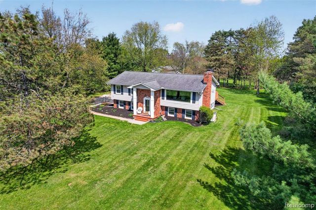 1180 N Hurd Road, Ortonville, MI 48462