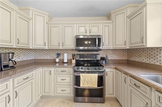 704 Fairbluff Drive, Hope Mills, NC 28348