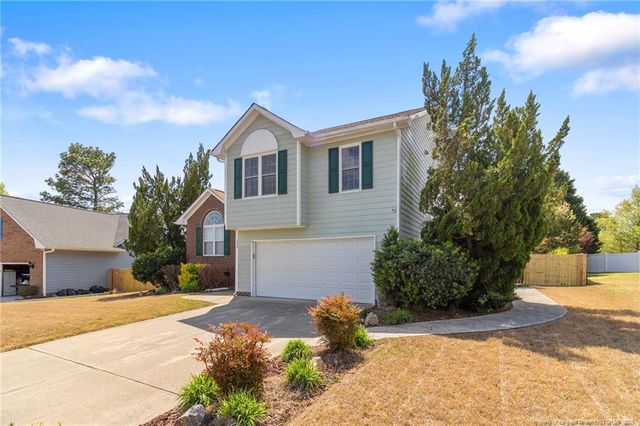 704 Fairbluff Drive, Hope Mills, NC 28348