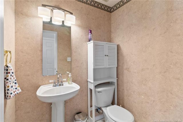 704 Fairbluff Drive, Hope Mills, NC 28348