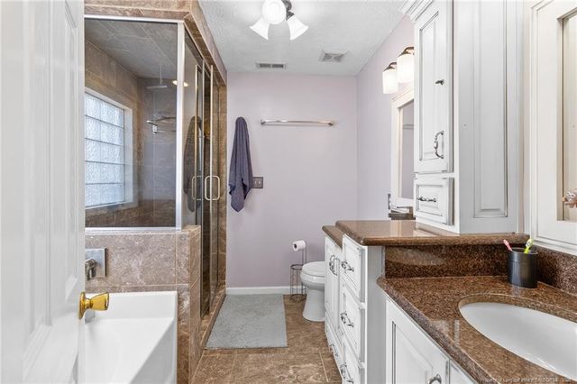 704 Fairbluff Drive, Hope Mills, NC 28348