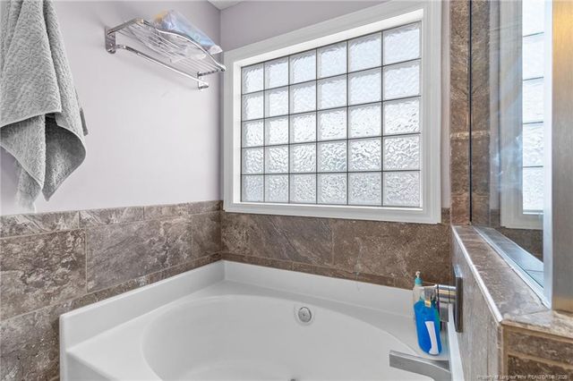 704 Fairbluff Drive, Hope Mills, NC 28348