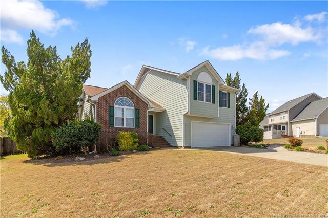 704 Fairbluff Drive, Hope Mills, NC 28348