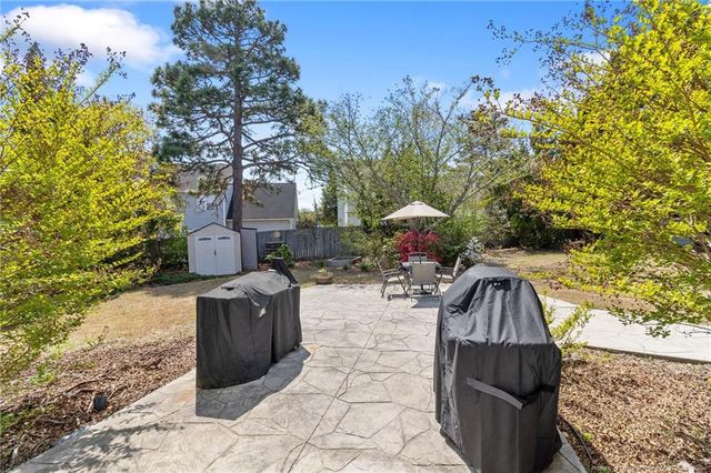 704 Fairbluff Drive, Hope Mills, NC 28348