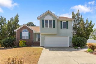 704 Fairbluff Drive, Hope Mills, NC 28348