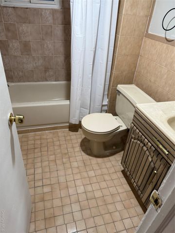 18 Leach Street, Lynbrook, NY 11563