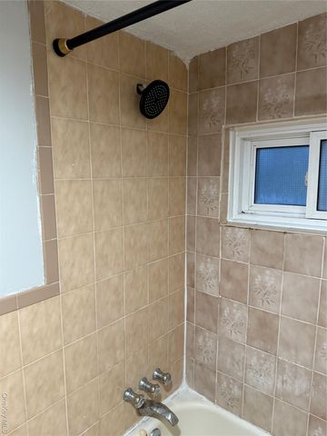 18 Leach Street, Lynbrook, NY 11563