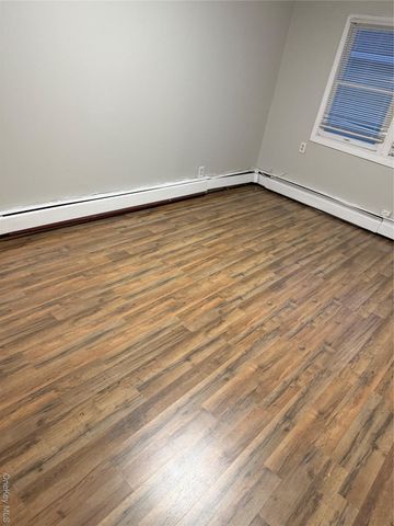 18 Leach Street, Lynbrook, NY 11563