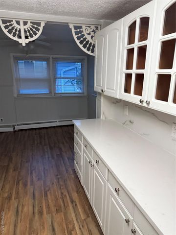 18 Leach Street, Lynbrook, NY 11563