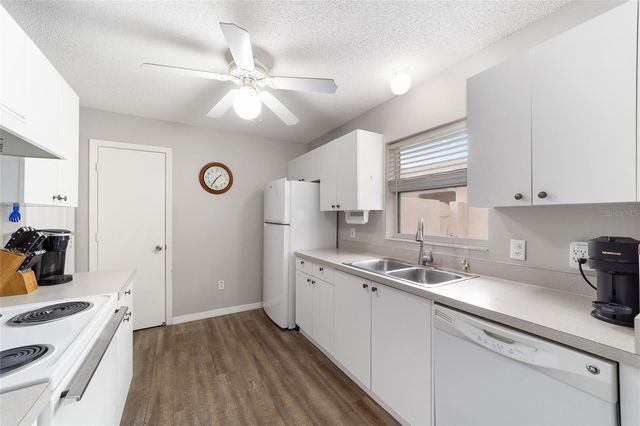 2120 ALFREDO AVENUE, The Villages, FL 32159