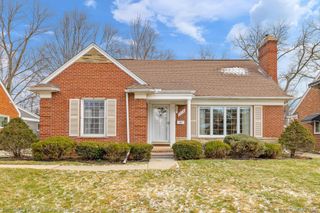 1210 Fairholme Road, Grosse Pointe Woods, MI 48236