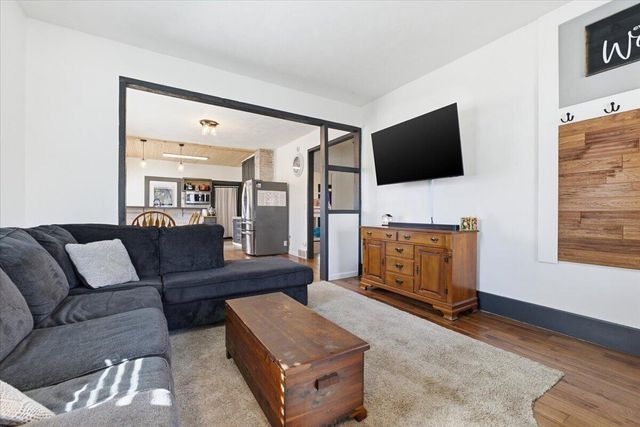 3527 AVENUE C, Council Bluffs, IA 51501