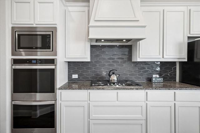 2712 Dickinson Drive, Corinth, TX 76210