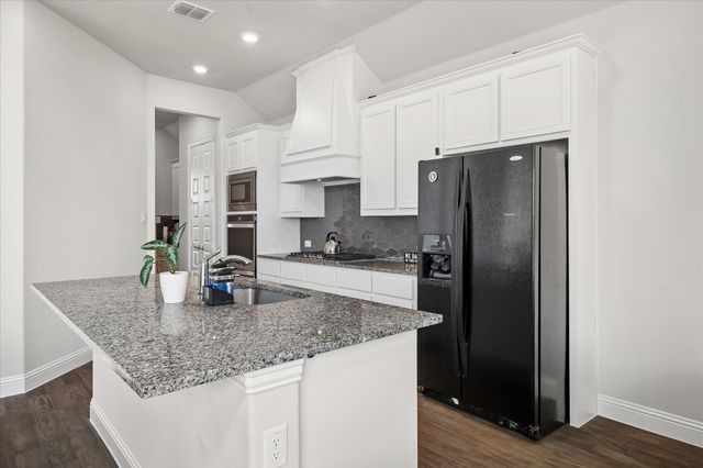 2712 Dickinson Drive, Corinth, TX 76210