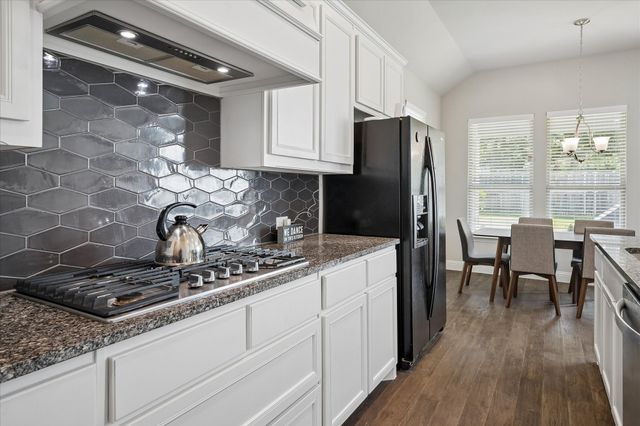 2712 Dickinson Drive, Corinth, TX 76210