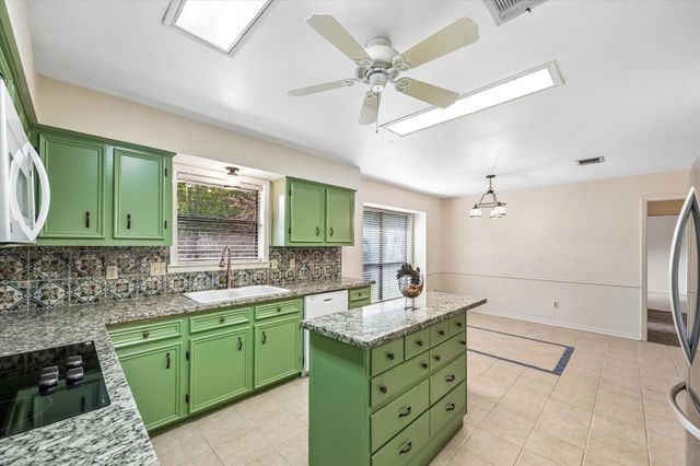 103 Bluebonnet Drive, Bellville, TX 77418