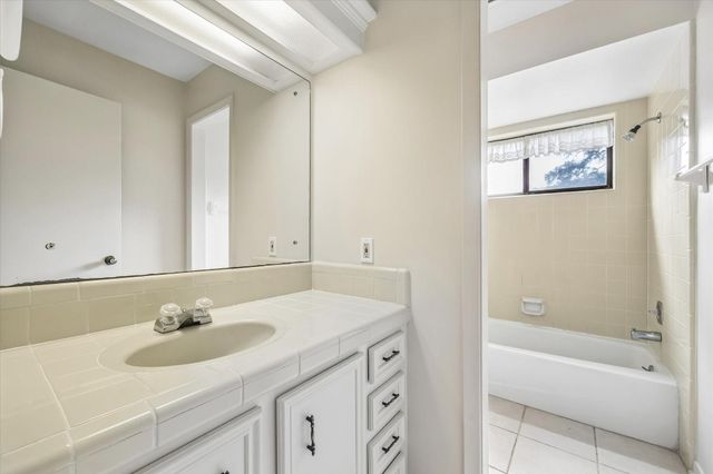 103 Bluebonnet Drive, Bellville, TX 77418