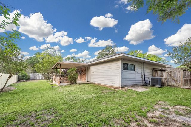103 Bluebonnet Drive, Bellville, TX 77418