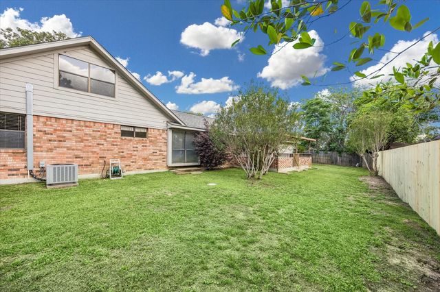 103 Bluebonnet Drive, Bellville, TX 77418