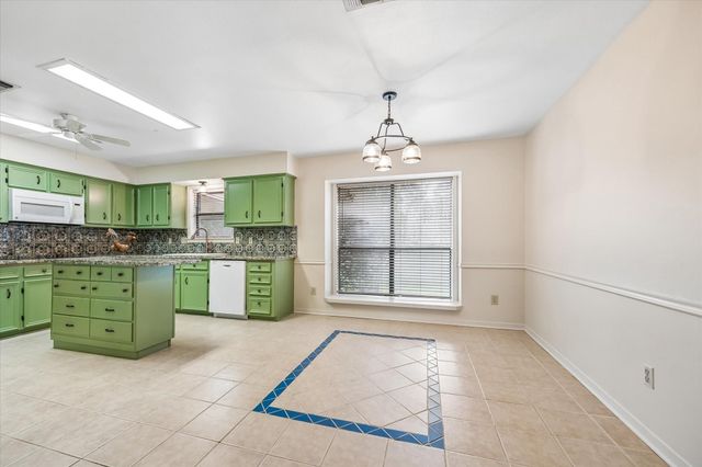 103 Bluebonnet Drive, Bellville, TX 77418