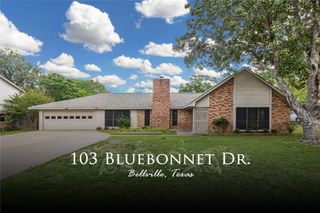 103 Bluebonnet Drive, Bellville, TX 77418