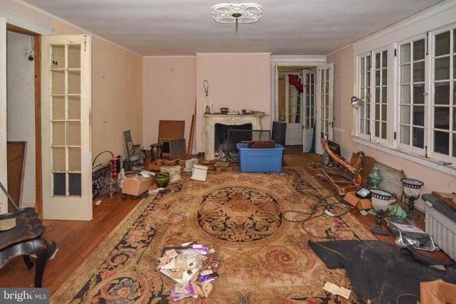 1 N. ROLLING RD, Baltimore, MD 21228